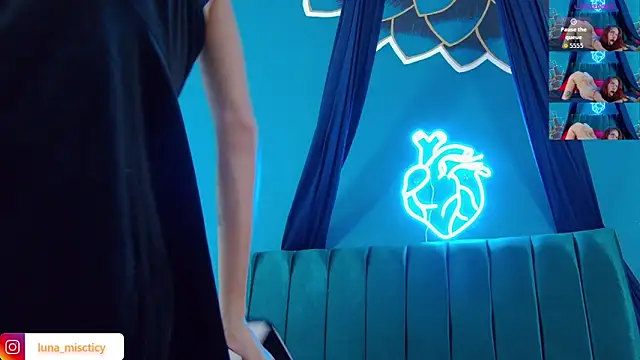 Lunamistyc online show from 10-25-25, 07:52