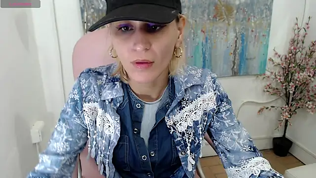 ariana crazzy online show from 12-29-24, 05:54