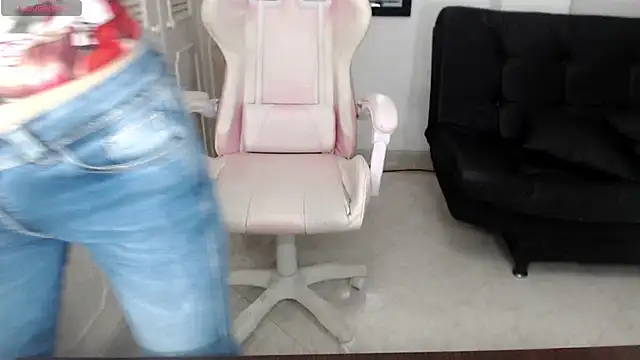 ariana crazzy online show from 01-15-25, 03:11