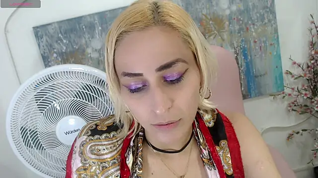 ariana crazzy online show from 01-15-25, 09:30