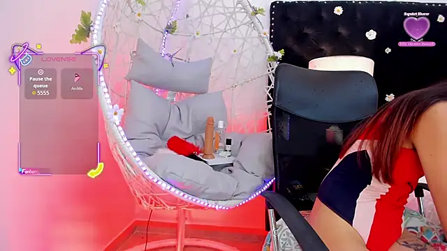 Snapshot of Goddess__Lilith chatting on 11-14-25, 05:06 Goddess Lilith online show from 11-14-25, 05:06