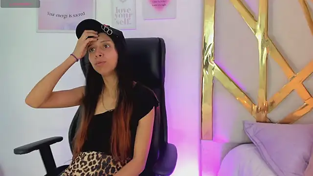 Snapshot of Goddess__Lilith chatting on 11-30-25, 03:49 Goddess Lilith online show from 11-30-25, 03:49