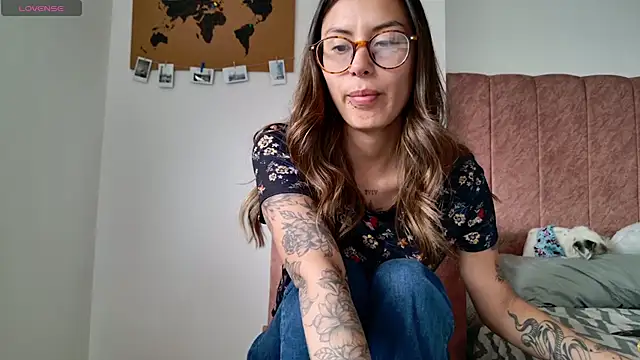 Emmy petit online show from 04-08-26, 06:08