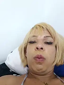 Snapshot of blondebitchlitle chatting on 01-30-25, 08:31 blondebitchlitle online show from 01-30-25, 08:31