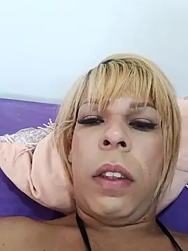 Snapshot of blondebitchlitle chatting on 02-10-25, 03:21 blondebitchlitle online show from 02-10-25, 03:21