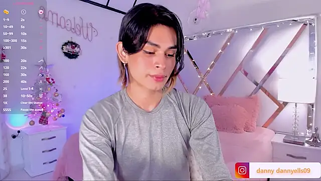 Snapshot of sweet_dannyfem chatting on 12-12-24, 01:17 sweet dannyfem online show from 12-12-24, 01:17