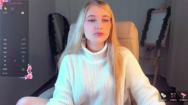 Snapshot of Evacadooo chatting on 12-15-24, 02:41 Evacadooo online show from 12-15-24, 02:41