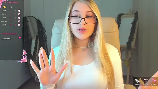 Snapshot of Evacadooo chatting on 12-22-24, 05:34 Evacadooo online show from 12-22-24, 05:34