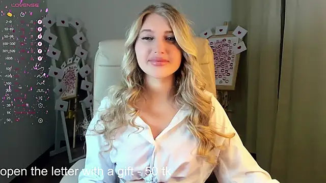 Snapshot of Evacadooo chatting on 02-18-25, 05:53 Evacadooo online show from 02-18-25, 05:53