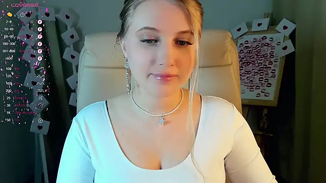 Snapshot of Evacadooo chatting on 02-24-25, 05:22 Evacadooo online show from 02-24-25, 05:22
