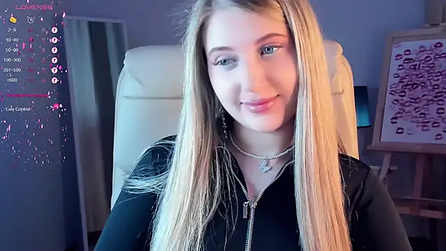 Snapshot of Evacadooo chatting on 03-01-25, 02:59 Evacadooo online show from 03-01-25, 02:59