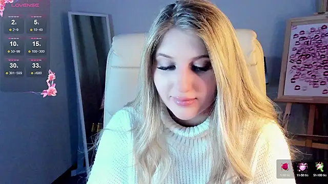 Snapshot of Evacadooo chatting on 03-11-25, 05:49 Evacadooo online show from 03-11-25, 05:49