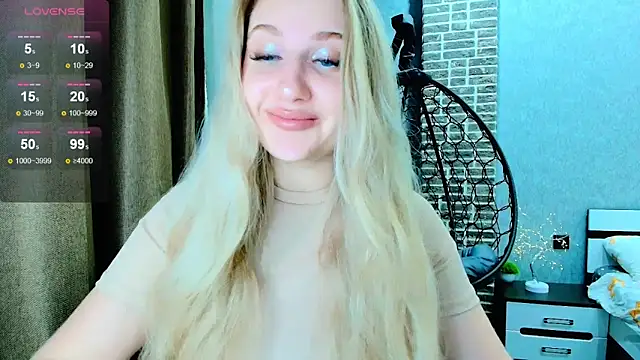 Snapshot of Evacadooo chatting on 09-13-25, 07:24 Evacadooo online show from 09-13-25, 07:24