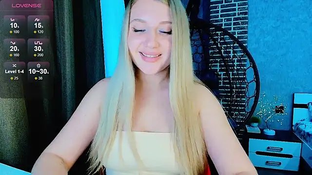 Snapshot of Evacadooo chatting on 09-28-25, 05:57 Evacadooo online show from 09-28-25, 05:57