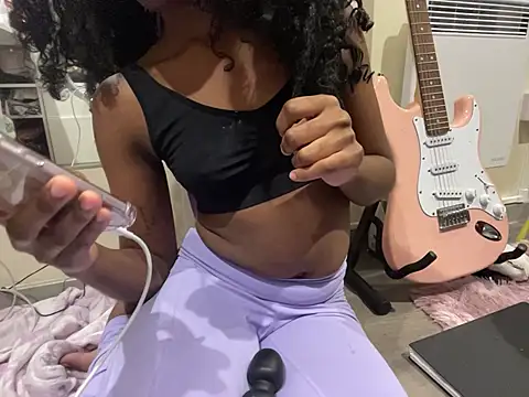 Snapshot of iveedie017 chatting on 12-02-25, 01:22 iveedie017 online show from 12-02-25, 01:22