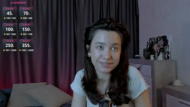 Snapshot of EmeliaReaper chatting on 10-30-25, 07:36 EmeliaReaper online show from 10-30-25, 07:36