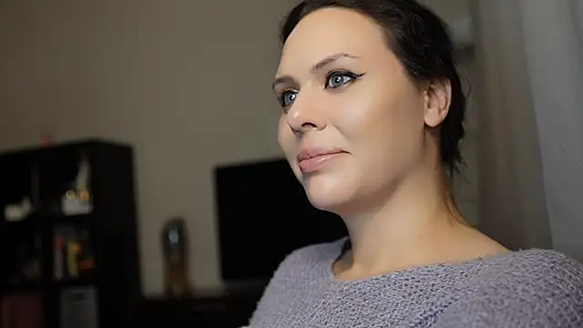 MollyCheiz online show from 12-14-24, 01:39