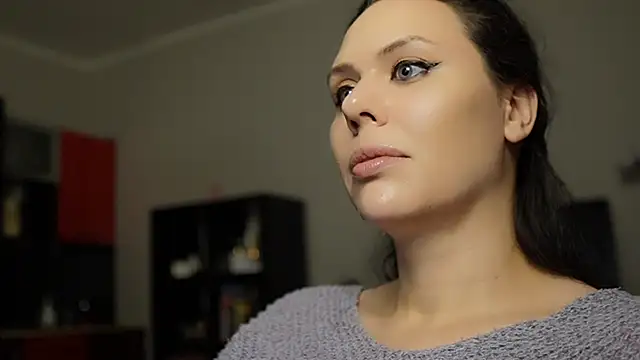 MollyCheiz online show from 12-14-24, 05:40