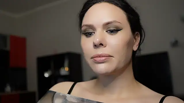 MollyCheiz online show from 12-18-24, 10:02