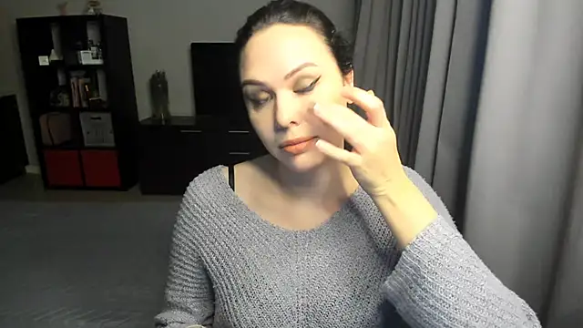 MollyCheiz online show from 01-11-25, 01:22