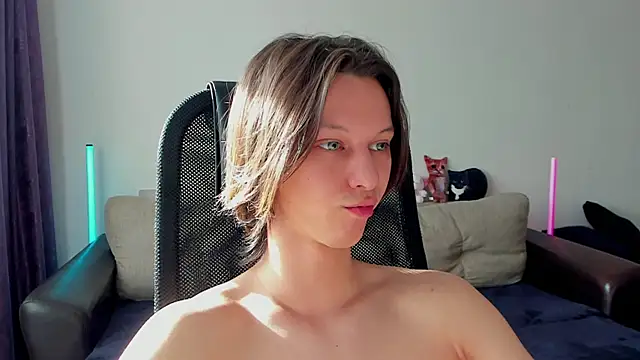 Snapshot of Ostin_meow chatting on 04-24-26, 10:50 Ostin meow online show from 04-24-26, 10:50