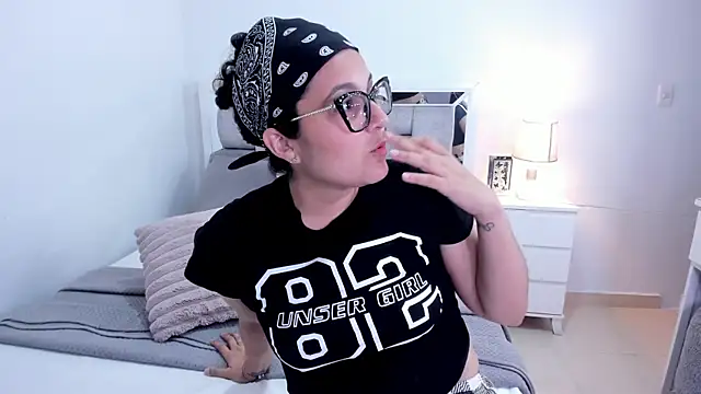 Camilaa bueno online show from 04-21-26, 01:42