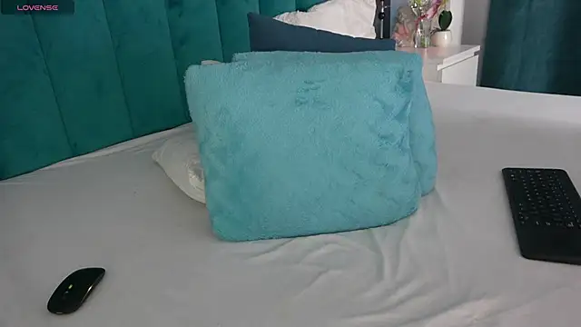 LauraMirage online show from 03-05-25, 10:00