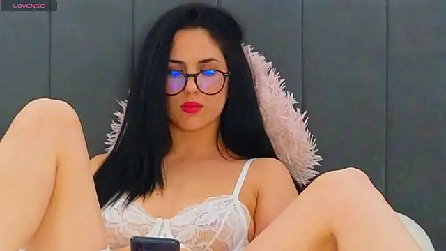 LauraMirage online show from 11-28-25, 08:44