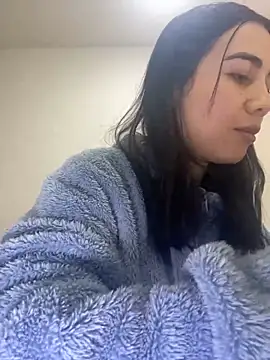 SaraOspinna online show from 12-14-24, 01:38