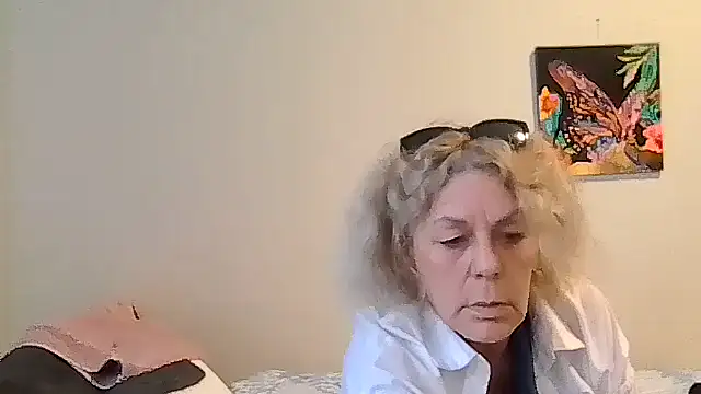 housewife shantie online show from 05-06-26, 10:53