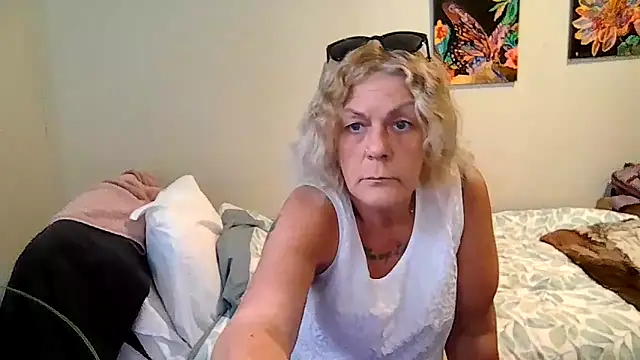 housewife shantie online show from 05-10-26, 01:38