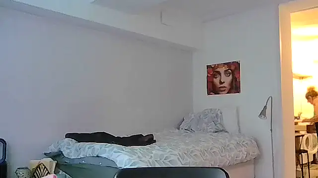 housewife shantie online show from 07-08-26, 01:37