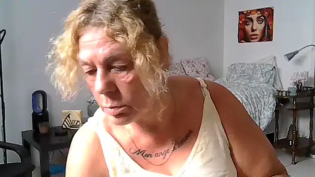 housewife shantie online show from 07-11-26, 10:40