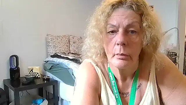 housewife shantie online show from 07-12-26, 07:32
