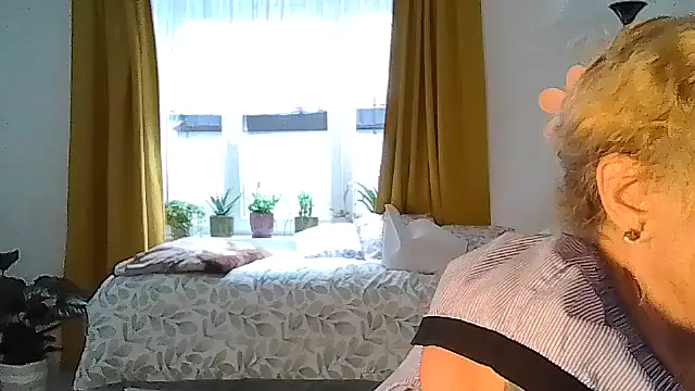 housewife shantie online show from 07-22-26, 09:45