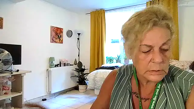 housewife shantie online show from 08-05-26, 10:18