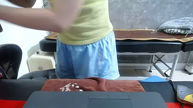 Snapshot of HotQueen chatting on 10-06-25, 04:04 HotQueen online show from 10-06-25, 04:04