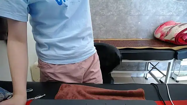 Snapshot of HotQueen chatting on 10-30-25, 03:30 HotQueen online show from 10-30-25, 03:30