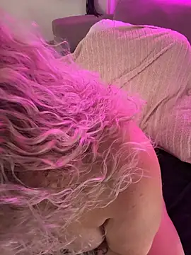 CurvyAnonymousGirl89 online show from 10-19-25, 06:30