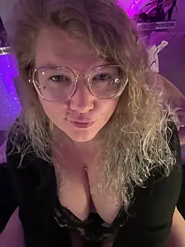 CurvyAnonymousGirl89 online show from 03-04-26, 08:15