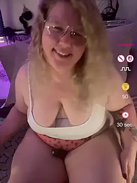 CurvyAnonymousGirl89 online show from 05-25-26, 07:42