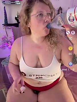 CurvyAnonymousGirl89 online show from 05-31-26, 06:42