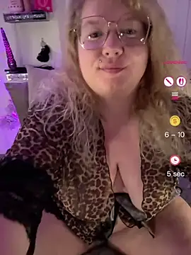 CurvyAnonymousGirl89 online show from 06-23-26, 10:19