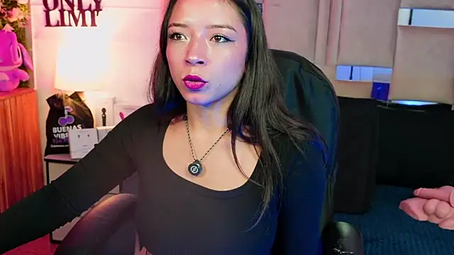Snapshot of natacha__black_ chatting on 05-04-26, 10:06 natacha black online show from 05-04-26, 10:06