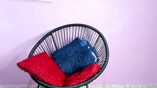 Snapshot of ZoeSmith6 chatting on 01-03-25, 04:27 ZoeSmith6 online show from 01-03-25, 04:27