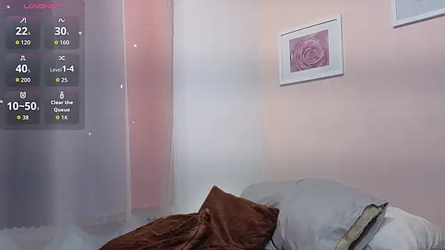 Snapshot of ZoeSmith6 chatting on 10-14-25, 01:34 ZoeSmith6 online show from 10-14-25, 01:34