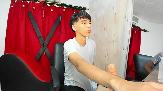 Snapshot of Harry_LatinBoy chatting on 12-14-24, 11:12 Harry LatinBoy online show from 12-14-24, 11:12