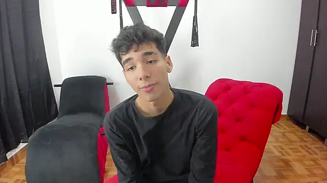 Snapshot of Harry_LatinBoy chatting on 01-13-25, 08:15 Harry LatinBoy online show from 01-13-25, 08:15