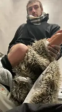 Snapshot of Fuckboy4public chatting on 12-20-24, 06:02 Fuckboy4public online show from 12-20-24, 06:02