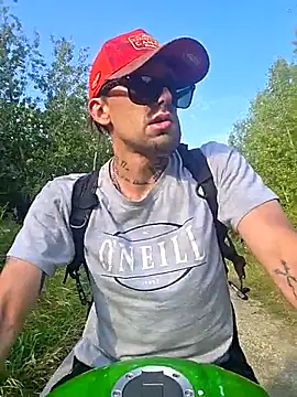 Snapshot of Fuckboy4public chatting on 09-12-25, 04:29 Fuckboy4public online show from 09-12-25, 04:29